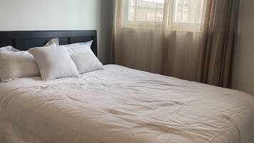 3 bedrooms, desk, iron/ironing board, WiFi