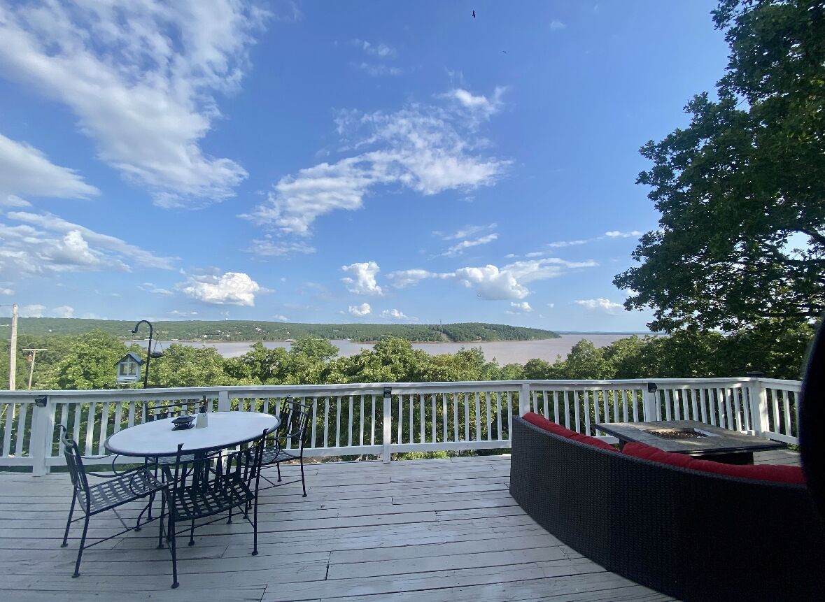 Escape to our peaceful lake view retreat, nestled in the heart of  Eufaula. 