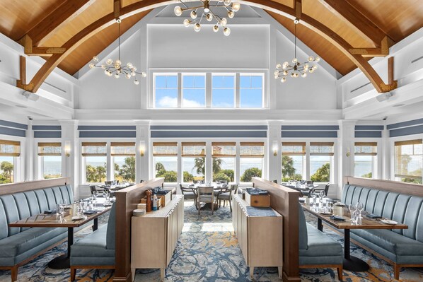 Dining - See, Feel & Hear the Ocean Waves & Beach Club Pools from this Corner Villa w/ Screened Balcony (Seabrook Island)