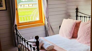 Cabin | 3 bedrooms, bed sheets