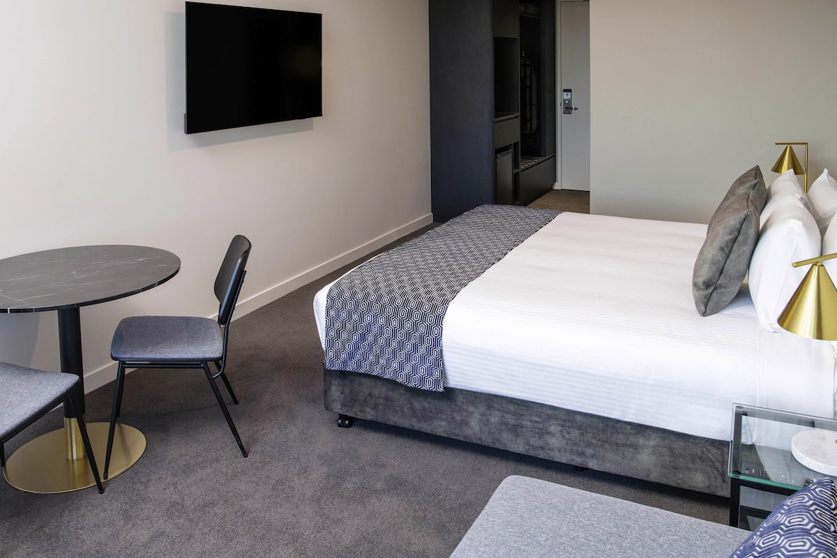 In-room safe, desk, iron/ironing board, rollaway beds