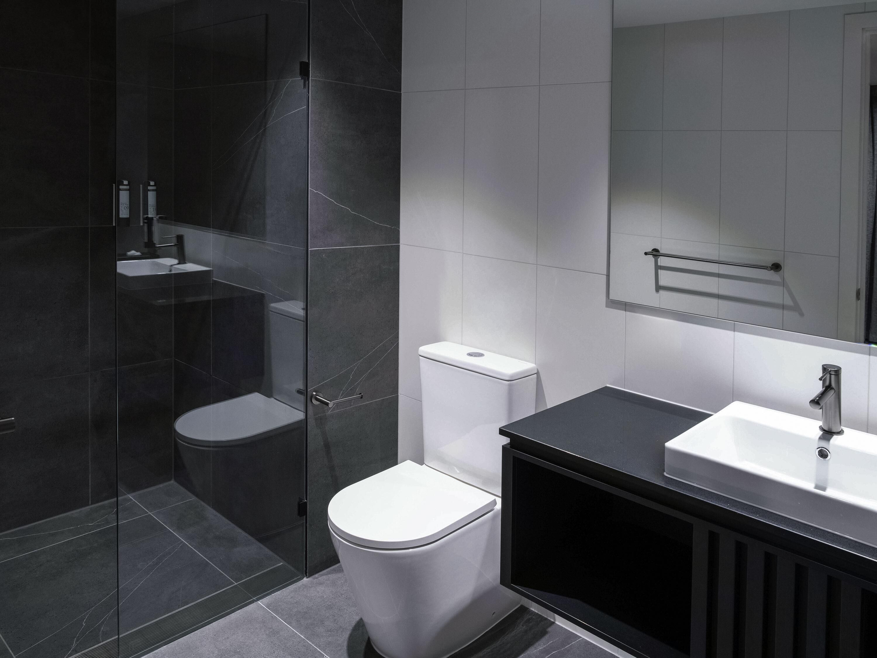 Caja de seguridad en la habitación y escritorio 