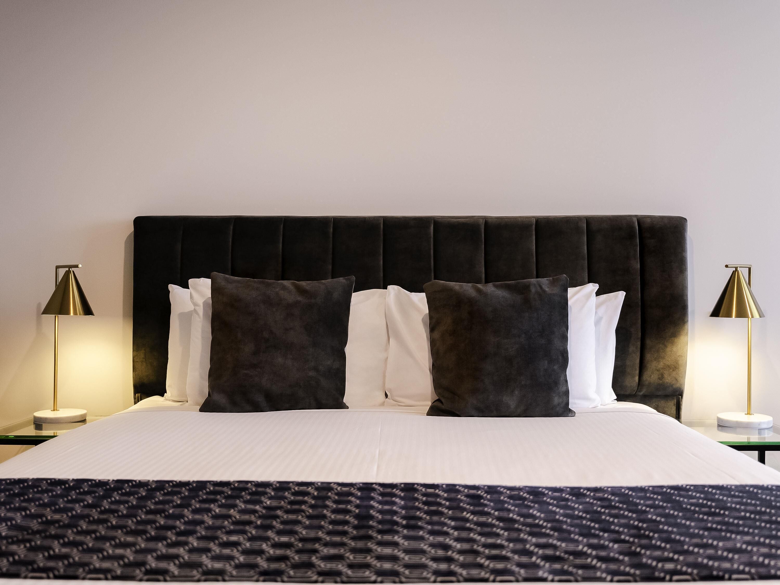 Standard Room, 1 King Bed | In-room safe, desk, iron/ironing board, rollaway beds