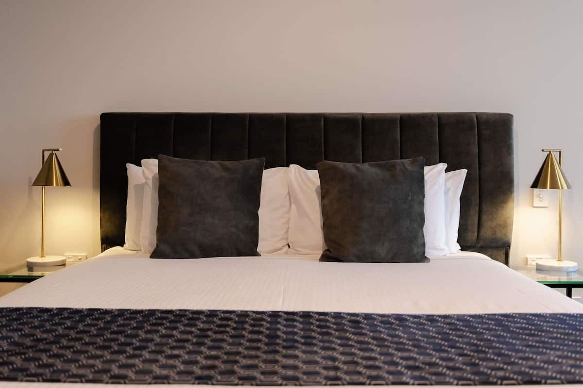 客房內保險箱、書桌、熨斗/熨衣板、折疊床/加床