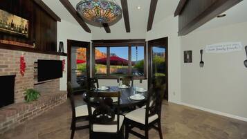 House, 4 Bedrooms | Dining