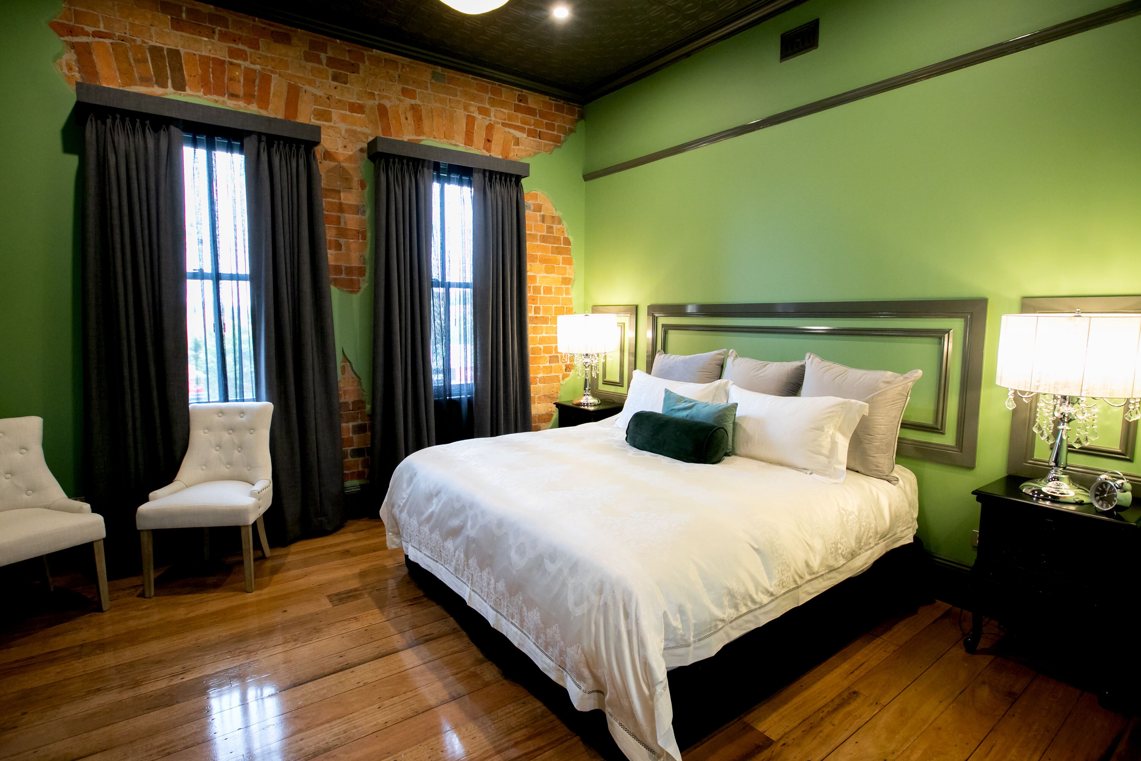 经典客房, 1 张特大床, 山景 (Pike) | 埃及棉床单、高档床上用品、加厚床垫、迷你吧