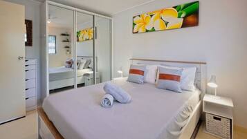 2 bedrooms, desk, iron/ironing board, Internet