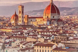 A cityscape with prominent historical architecture, including a large dome and a bell tower. - Casa Annick Holiday Home Chianti Area Florence (Barberino Tavarnelle)