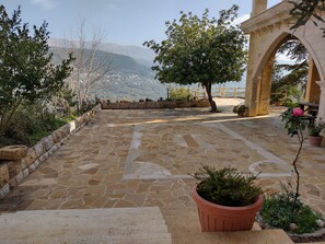 House | Property grounds - Maison de la Vallee Private Guest House Great View (Kahlouniyeh)