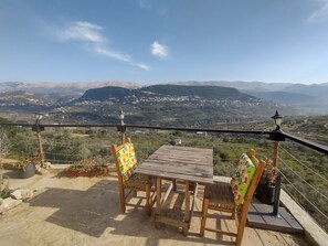 House | Property grounds - Maison de la Vallee Private Guest House Great View (Kahlouniyeh)