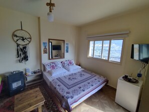 House | 1 bedroom, free WiFi, bed sheets - Maison de la Vallee Private Guest House Great View (Kahlouniyeh)