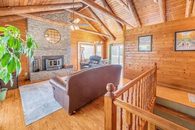 Cozy cabin in the heart of horse country