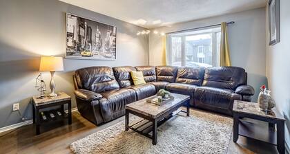 Beautiful stylish home with 3 bed rooms, a den and 2 full bathrooms