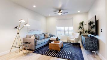 House, 3 Bedrooms | Living room