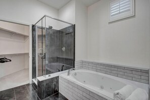 Apartment, 2 Schlafzimmer | Badezimmer | Handtücher