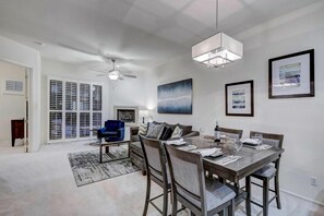 Condo, 2 habitaciones | Restaurantes