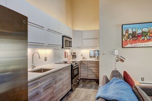 Apartment, 2 Schlafzimmer | Eigene Küche | Kühlschrank, Ofen, Wasserkocher mit Kaffee-/Teezubehör, Toaster