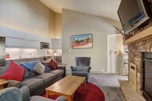 Condo, 2 Bedrooms | Living area