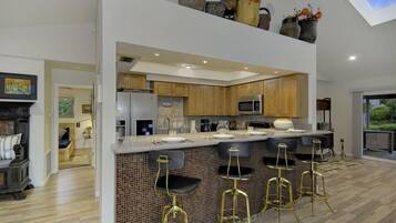 House, 2 Bedrooms | Private kitchen