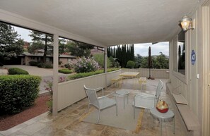 House, 2 Bedrooms | Balcony
