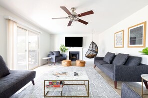 House, 5 Bedrooms | Living room - Fun In The Sun by Casago (Phoenix)