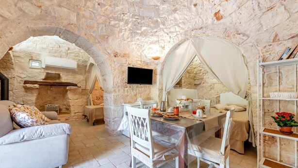 วิลล่าสำหรับครอบครัว, 2 ห้องนอน, ไมโครเวฟ (Trullo Delle Ginestre Private Pool) | ห้องรับประทานอาหาร