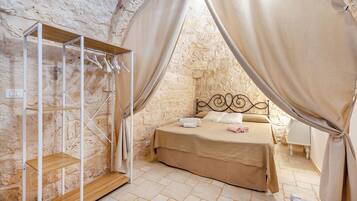 Vila Keluarga, beberapa kamar (Trullo Delle Ginestre Private Pool) | 2 kamar tidur dan seprai linen