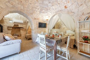 Dining - Trullo Delle Ginestre Private Pool (Latiano)