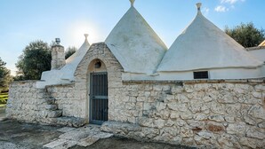 วิลล่าสำหรับครอบครัว, 2 ห้องนอน, ไมโครเวฟ (Trullo Delle Ginestre Private Pool) | บริเวณภายนอก