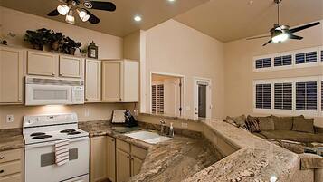 Townhome, 2 Bedrooms | Private kitchen