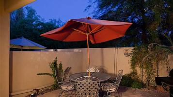 Townhome, 2 Bedrooms | Dining