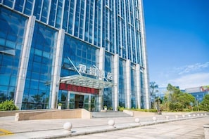 المنشأة من الخارج