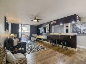 Living room - The Marvelous Maya by Casago (Scottsdale)