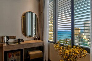 Deluxe-Zimmer, 2 Einzelbetten | Allergikerbettwaren, Minibar, Zimmersafe, Schreibtisch