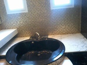 Combined shower/bathtub