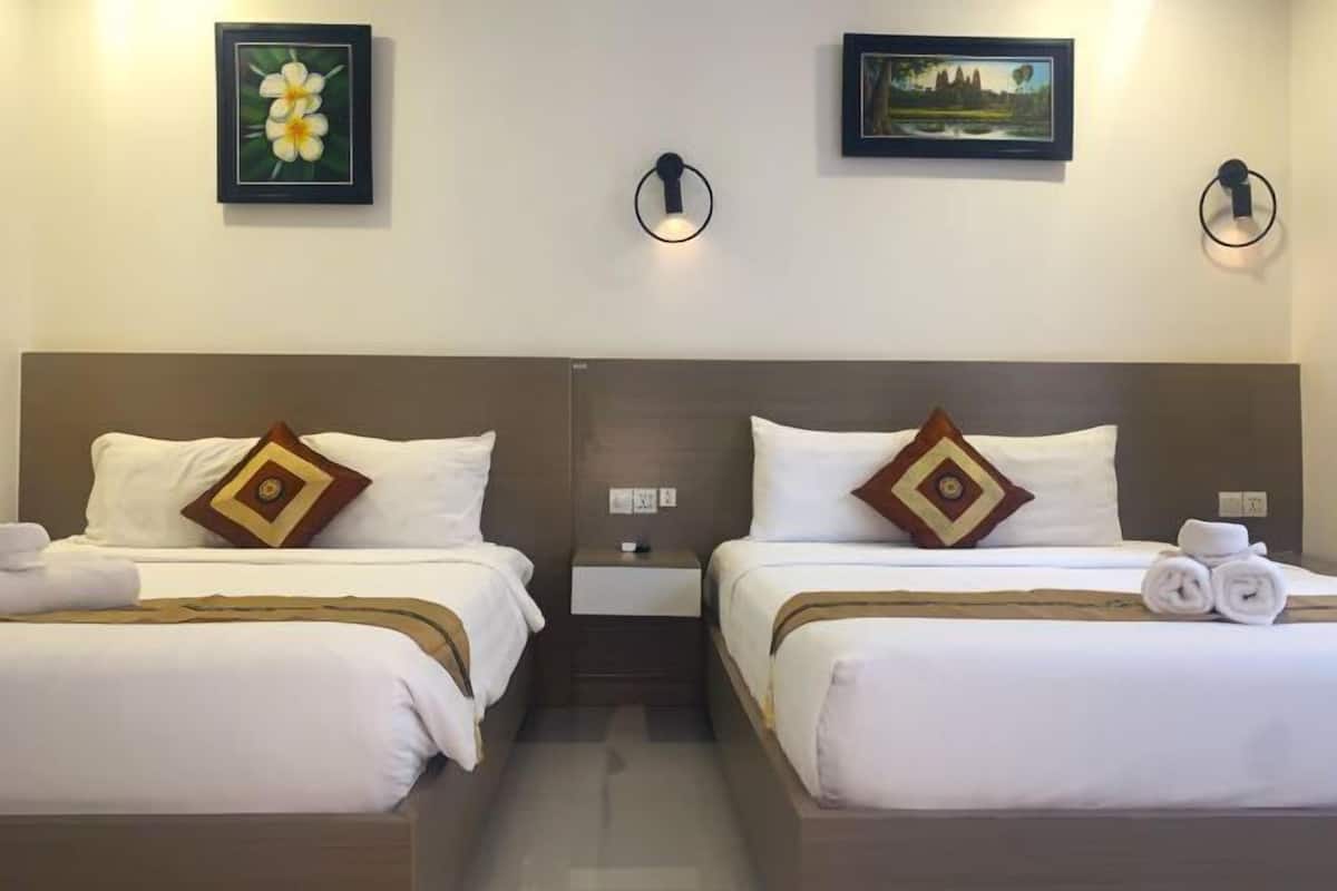 Egyptian cotton sheets, premium bedding, Select Comfort beds, desk