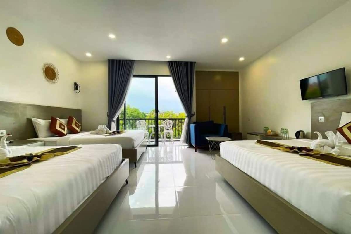 Egyptian cotton sheets, premium bedding, Select Comfort beds, desk
