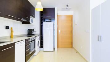 Réfrigérateur, micro-ondes, four, lave-vaisselle