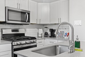 Apartment | 1 bedroom - Stylish 1BR Near UT Highland Evonify (Austin)