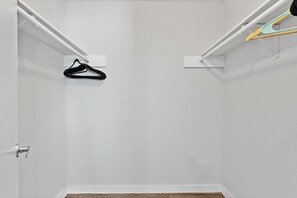 Apartment | 1 bedroom - Stylish 1BR Near UT Highland Evonify (Austin)