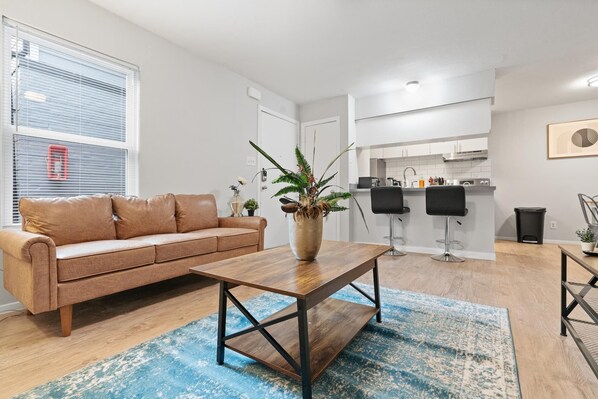 2 bedrooms - Stylish 2BR Near UT Highland Evonify (Austin)