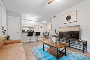 Apartment | 2 bedrooms - Stylish 2BR Near UT Highland Evonify (Austin)