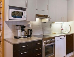 Frigorifero, microonde, forno, lavastoviglie