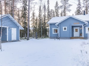 Two cabins in a snowy forest with a clear sky. - Outa-kursu by Interhome (Pelkosenniemi)