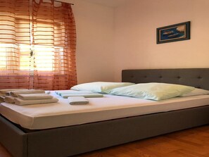 شقة (One Bedroom Apartment with Terrace A2) | 4 عدّة غرف نوم