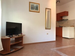 Apartment (One Bedroom Apartment with Terrace A2) | Living room | 25-inch flat-screen TV with satellite channels, TV