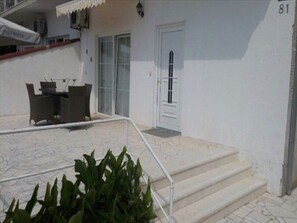 شقة (One Bedroom Apartment with Terrace A1) | المنشأة من الخارج