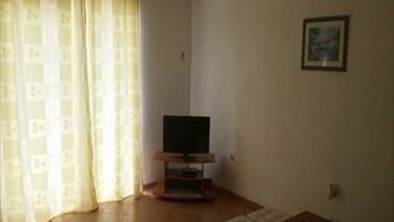 Apartment (One Bedroom Apartment with Terrace A1) | Living room