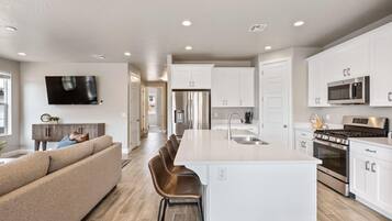 House, Multiple Beds | Private kitchen