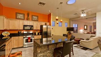 House, 3 Bedrooms | Private kitchen